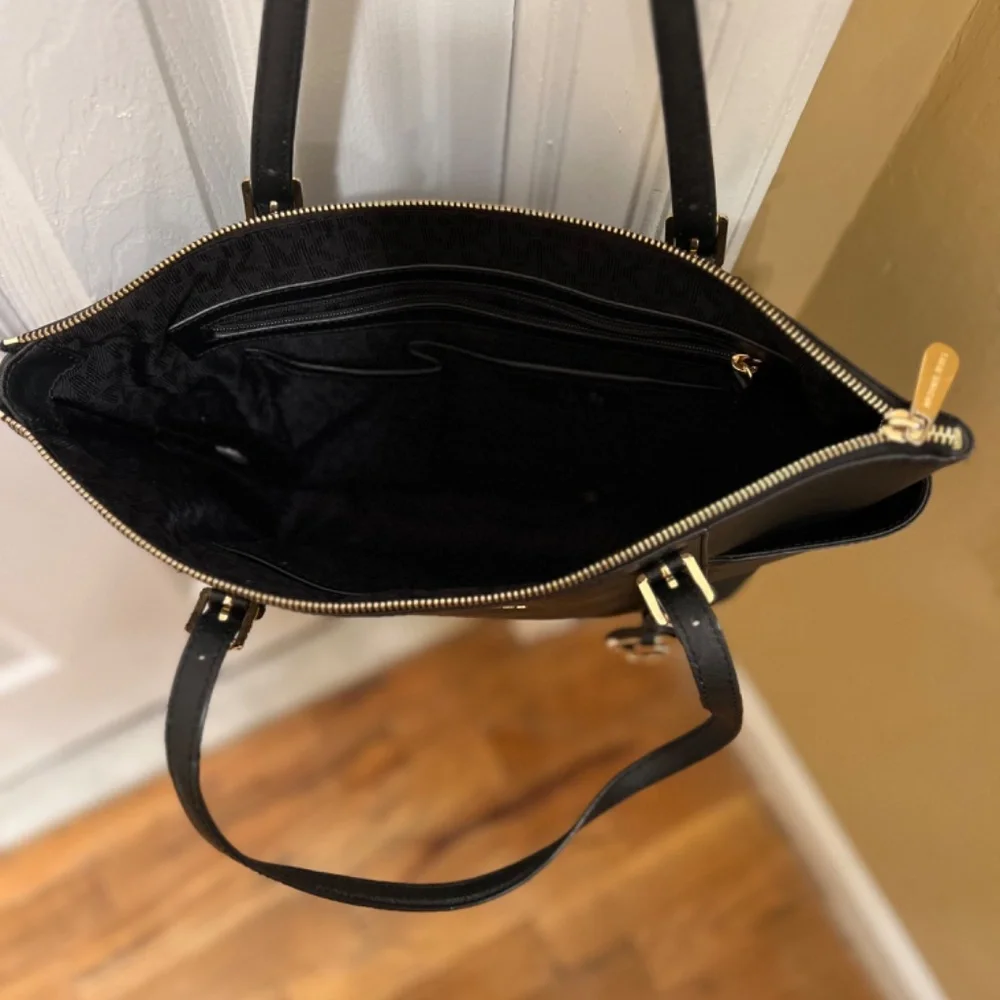 SOLD - Michael Kors Charlotte Bag - Picture 4 of 11